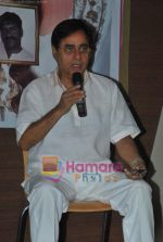 Jagjit Singh at the launch of Manesha Agarwal_s album Padaro Mhare Dess.. in Parel on 2ns May 2011 (6).JPG